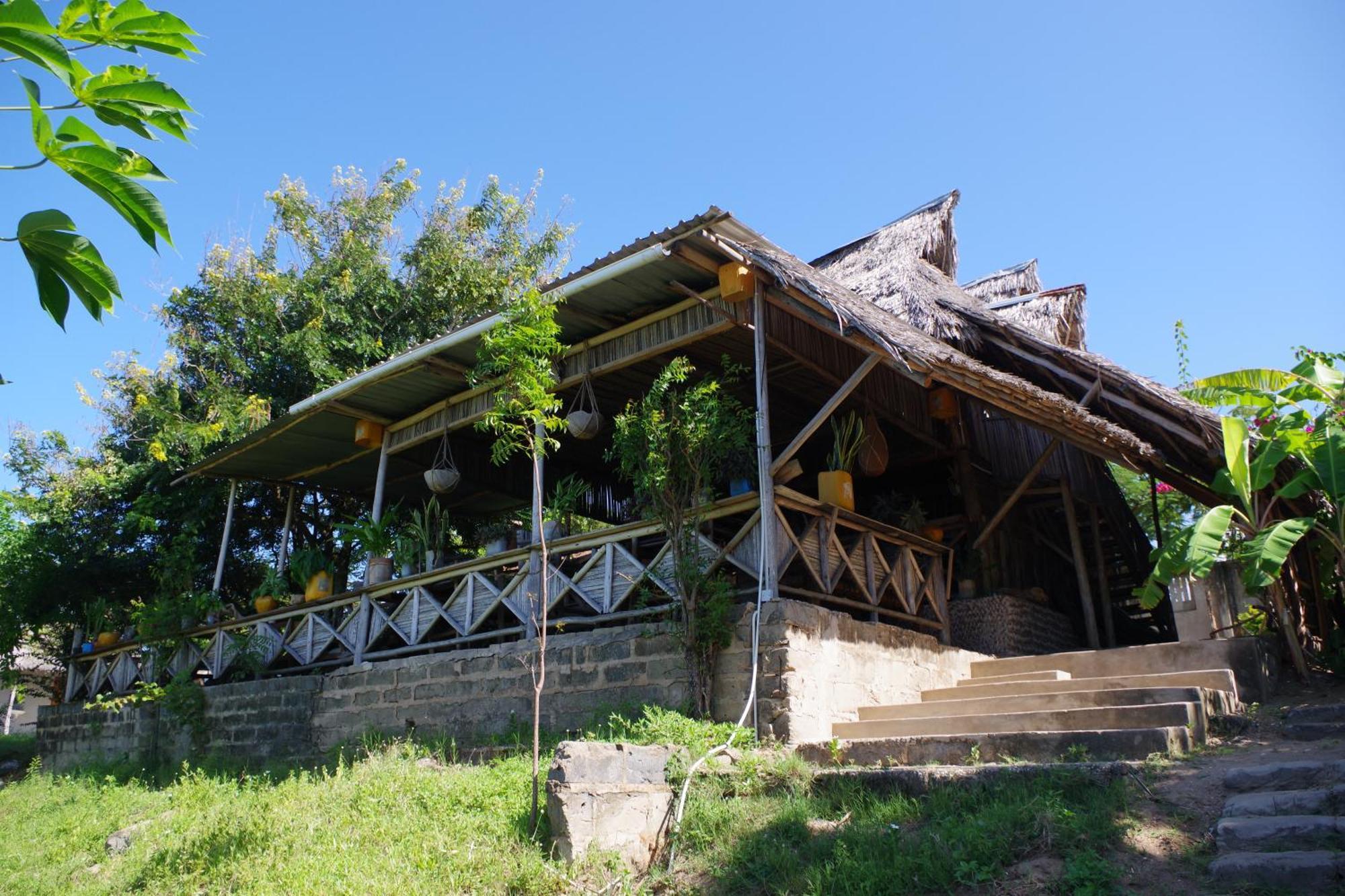 Mikoko Beach & Cottages Багамойо Екстер'єр фото
